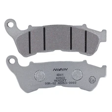 PLAQUETTE DE FREIN NISSIN POUR HONDA 125 SH 2009> AV, 125 SILVER WING 2007> AV, 300 SH 2007> AV, 700 INTEGRA 2012> AV / SUZUKI 125 BURGMAN 2007> AV  (A0900) (SEMI METAL)  -ECE R90-