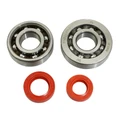 ROULEMENT D'EMBIELLAGE + JOINT SCOOT P2R ADAPTABLE PEUGEOT 50 SPEEDFIGHT 2, TKR, TREKKER (AVEC POMPE DELLORTO) (KIT SKF SC04A47CS+ 6204 POLYAMIDE C4/JOINT RACING ROUGE)