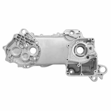CARTER MOTEUR SCOOT ADAPTABLE BAOTIAN 50 BT49QT 4T/PEUGEOT 50 V-CLIC 4T/SCOOT 50 CHINOIS 4T ROUES 10 POUCES (GAUCHE COTE VARIATION - LONGUEUR 400mm) (139QMB/GY6/GY50) -P2R