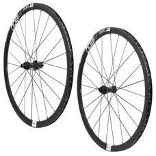 ROUE ROUTE 700 DT SWISS P1800/32 SPLINE DISC CENTERLOCK AXE 12/142mm ARRIERE CASSETTE SHIMANO 11V. NOIR(HAUTEUR JANTE 32mm)