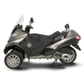 TABLIER COUVRE JAMBE TUCANO POUR PIAGGIO 125 MP3 2006>, 250 MP3 2008>, 300 MP3 2012>2018, 400 MP3 2008>2021, 500 MP3 2010>2021 (R062W-X) (TERMOSCUD) (SYSTEME ANTI-FLOTTEMENT SGAS)
