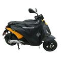 TABLIER COUVRE JAMBE TUCANO POUR PIAGGIO 50 ONE 2022> (R231-X) (TERMOSCUD) (SYSTEME ANTI-FLOTTEMENT SGAS)